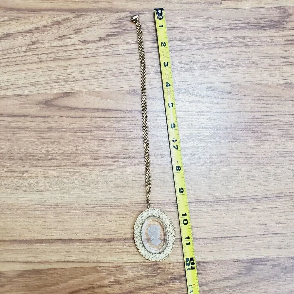 Vintage Whiting & Davis Gold Tone Reverse Carved Glass‎ Cameo Necklace 18” Chain - Picture 9 of 10